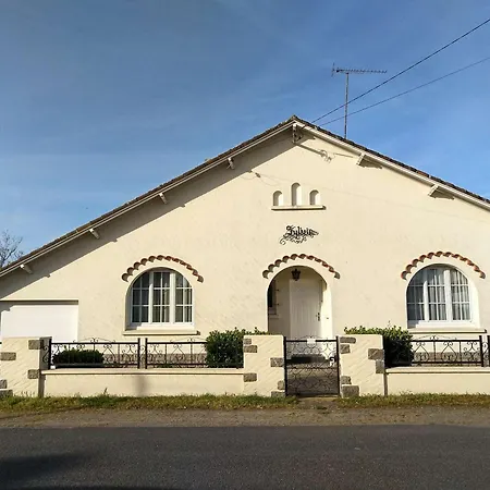 Enchanteur à : Maison 3 Pièces, 6 Couchages, Proche Avec Jardin Et Terrasse Sud - Fr-1-245-155 *