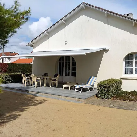 Enchanteur à : Maison 3 Pièces, 6 Couchages, Proche Avec Jardin Et Terrasse Sud - Fr-1-245-155