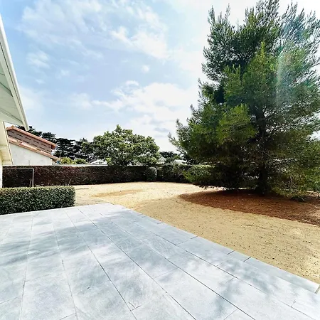 Enchanteur à : Maison 3 Pièces, 6 Couchages, Proche Avec Jardin Et Terrasse Sud - Fr-1-245-155 Hébergement de vacances *