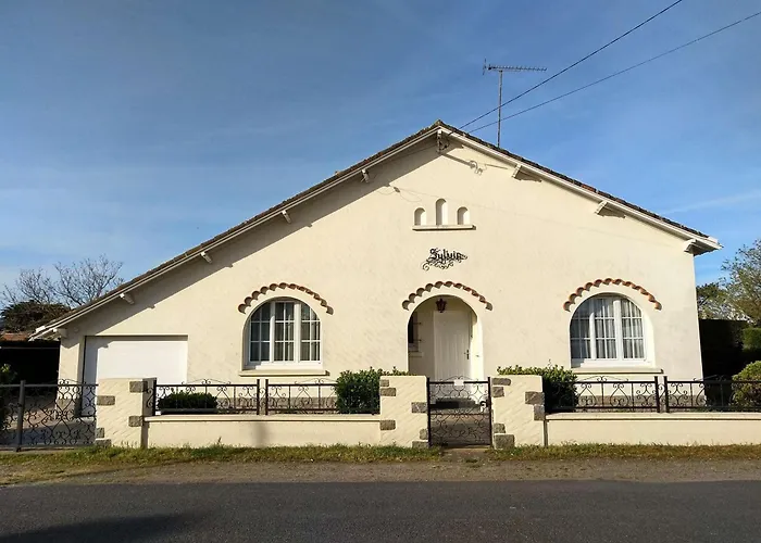 Enchanteur à : Maison 3 Pièces, 6 Couchages, Proche Avec Jardin Et Terrasse Sud - Fr-1-245-155 *