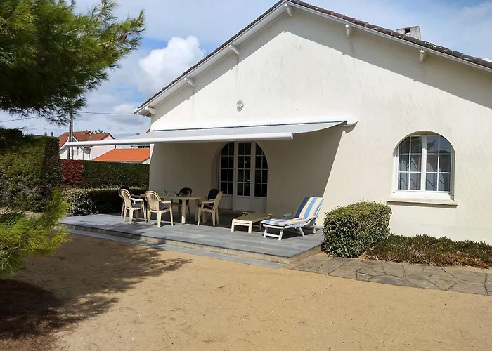 Enchanteur à : Maison 3 Pièces, 6 Couchages, Proche Avec Jardin Et Terrasse Sud - Fr-1-245-155