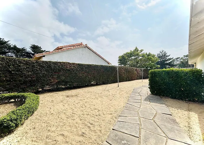 Enchanteur à : Maison 3 Pièces, 6 Couchages, Proche Avec Jardin Et Terrasse Sud - Fr-1-245-155 Hébergement de vacances